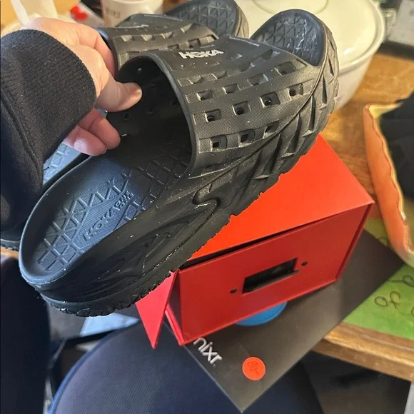 Hoka unisex slippers size 8 - Picture 5 of 5